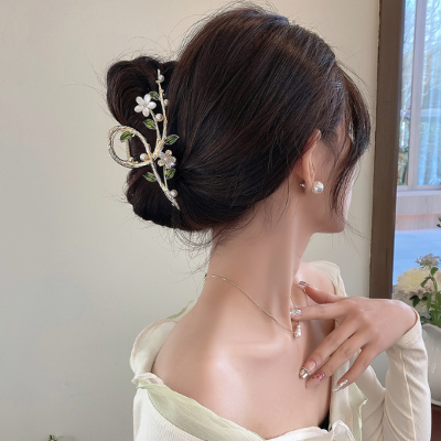 Pince cheveux muguet printanier look vintage