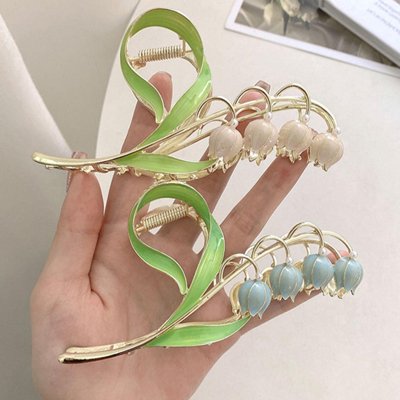 Pince cheveux muguet perles blanches élégante