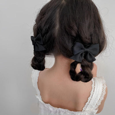 Barrette à cheveux noire qui maintient parfaitement les mèches