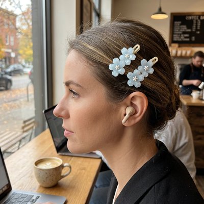 Barrette cheveux femme tendance fleurs résine translucide bleu ciel