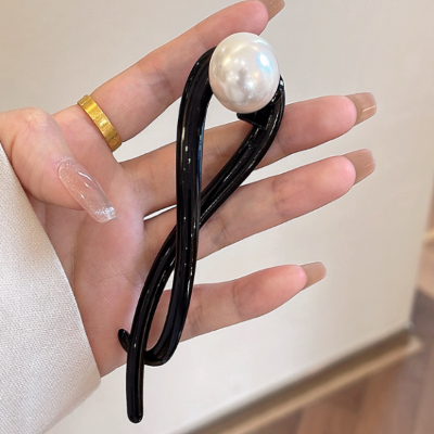 Barrette cheveux torsadée boule blanche