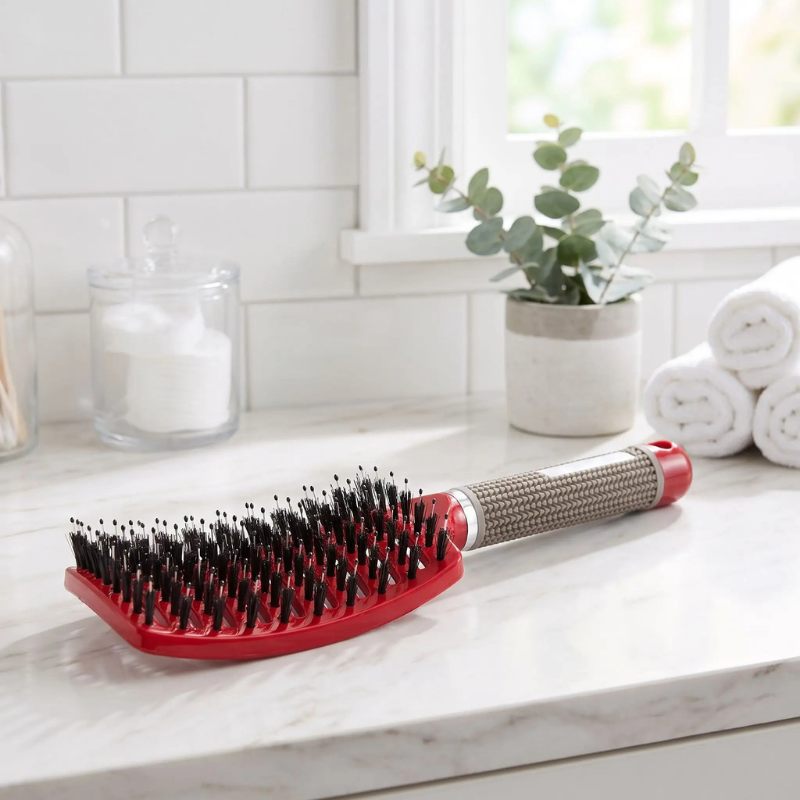 Brosse à cheveux rouge poils moelleux démêlante