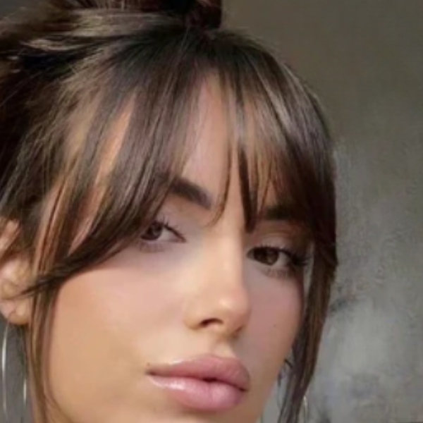 Frange rideau cheveux bouclés mi long | Frontale™