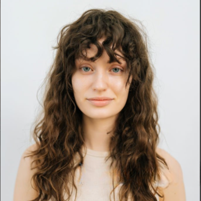 Frange cheveux bouclés long look bohême 