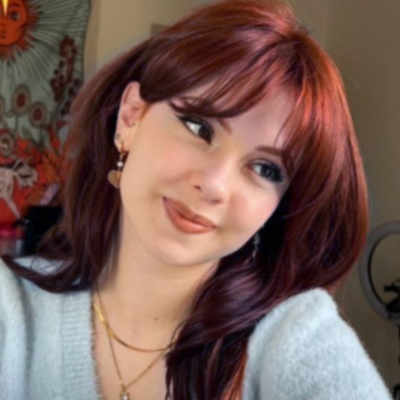 Frange rideau cheveux bouclés mi long  élégant