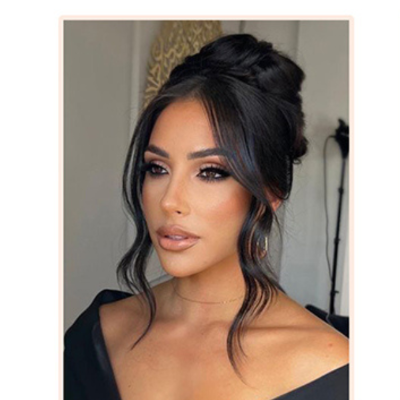 Frange rideau cheveux ondulés  look décontracté et soigné
