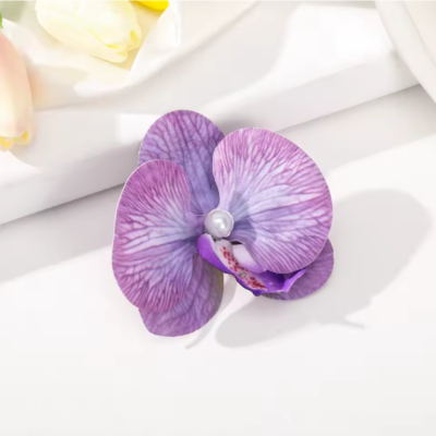 Pince Hawaienne tropicale sur cheveux ondulés – style estival rafraîchissant