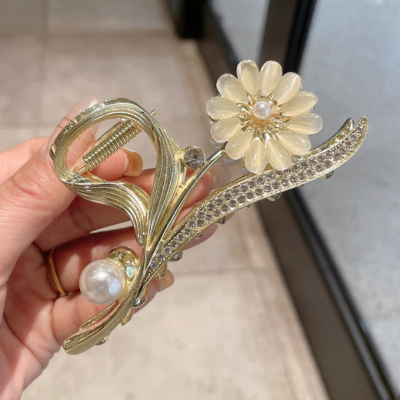 Pince cheveux fleur muguet perles blanches