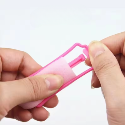 Rouleau pour les cheveux retiré au réveil pour des boucles parfaites