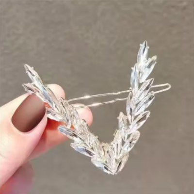 barrette cheveux femme tendance cristaux brillants vue de face