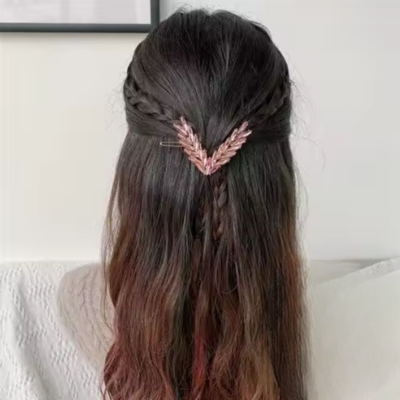 barrette cheveux femme tendance pince cristal fond blanc produit