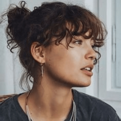 Frange cheveux bouclés avec clips
