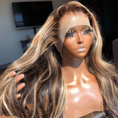 Perruque femme exposée sur tête pour perruque