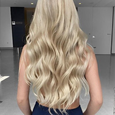 Perruque naturelle ondulée racine brune élégante