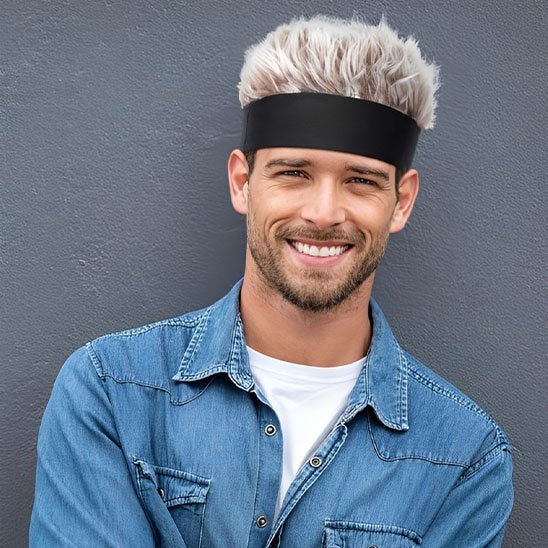 Perruque pour homme coiffé vers le haut