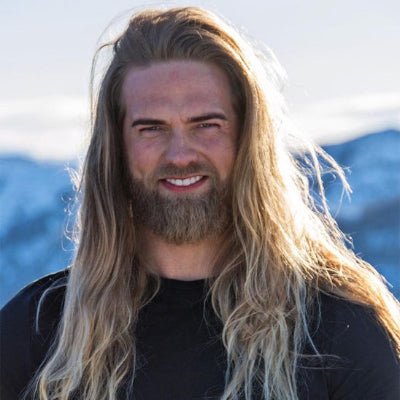 Perruque pour homme avec tresse latérale