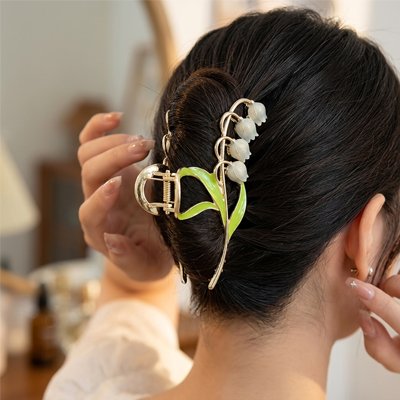 Pince cheveux fleur délicate feuilles vertes